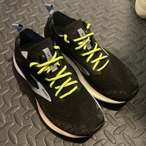 Brooks Levitate 4 size 7